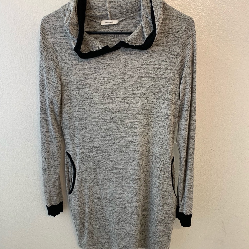 Sweater With front pocket